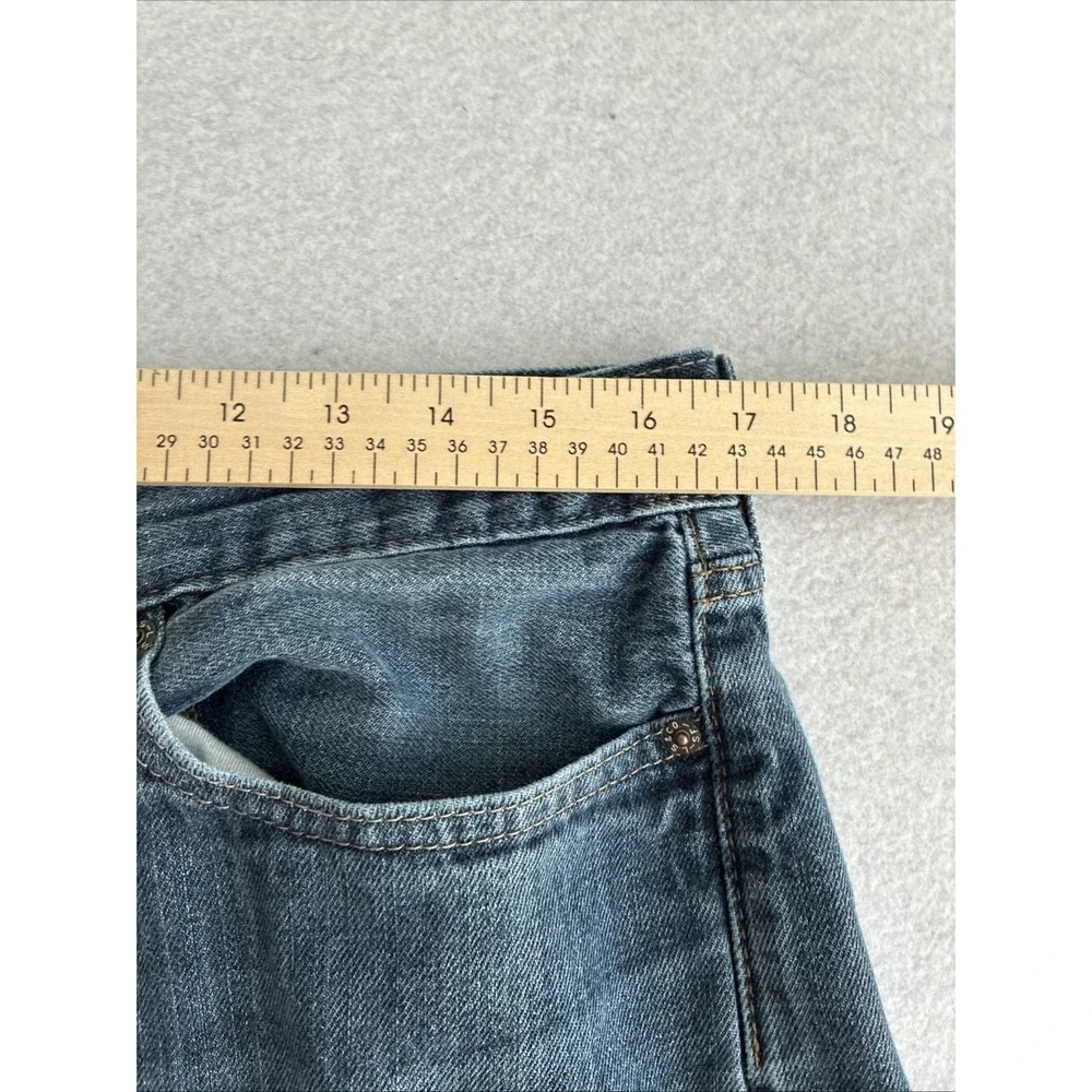 Levis features style